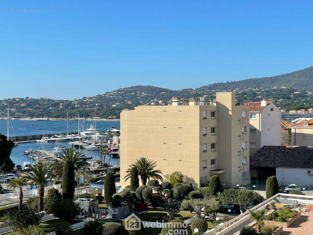 Vue latérale sur la mer - Appartement à SAINTE-MAXIME