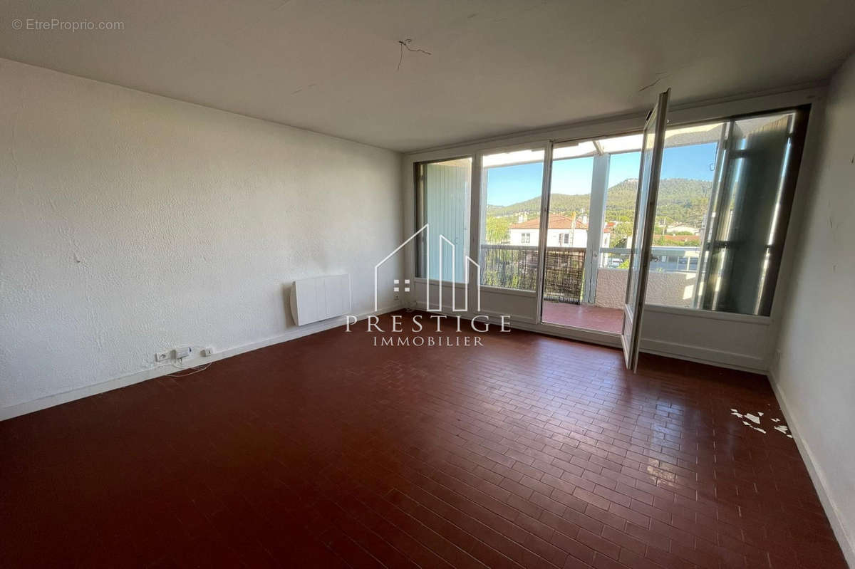 Appartement à SAINT-CYR-SUR-MER