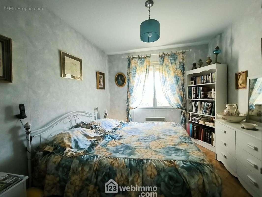 ...une chambre avec placard de 11 m2... - Maison à METTRAY