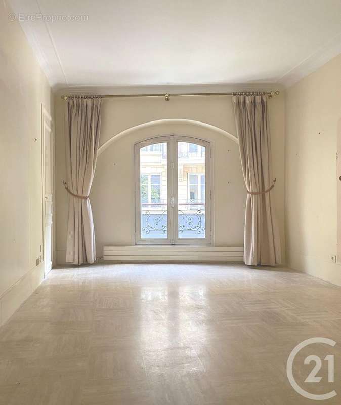 Appartement à NEUILLY-SUR-SEINE