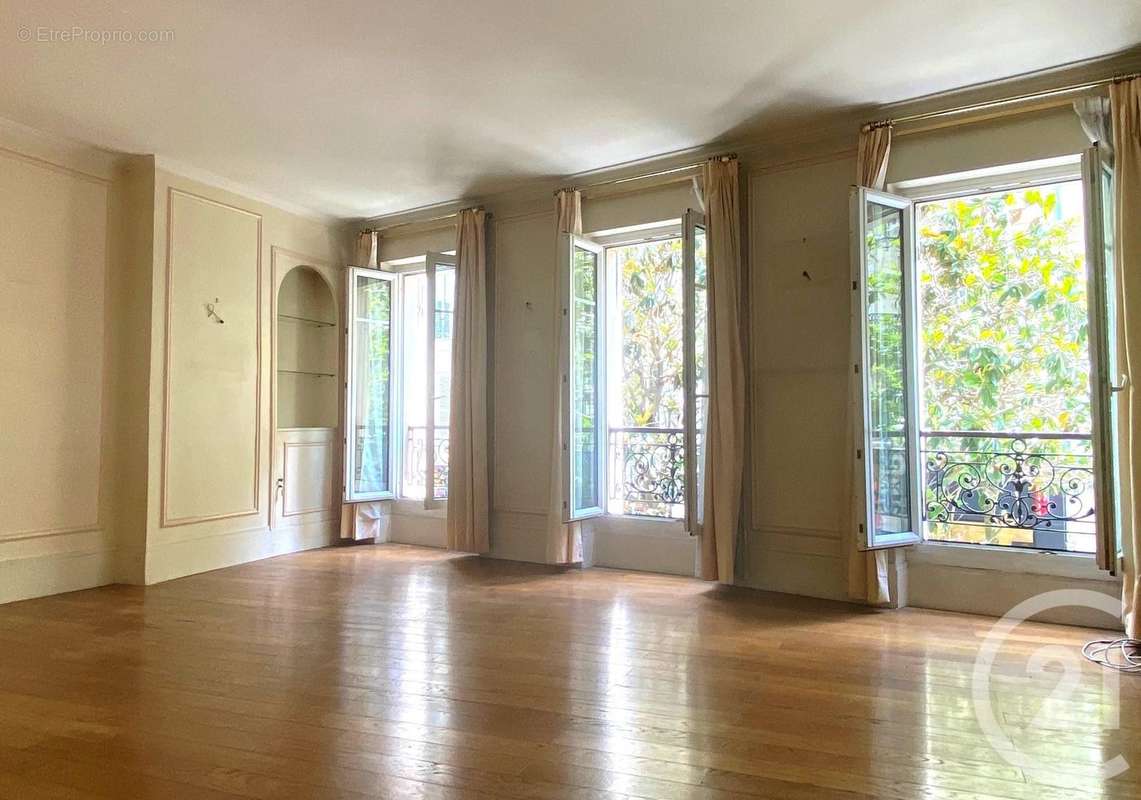 Appartement à NEUILLY-SUR-SEINE