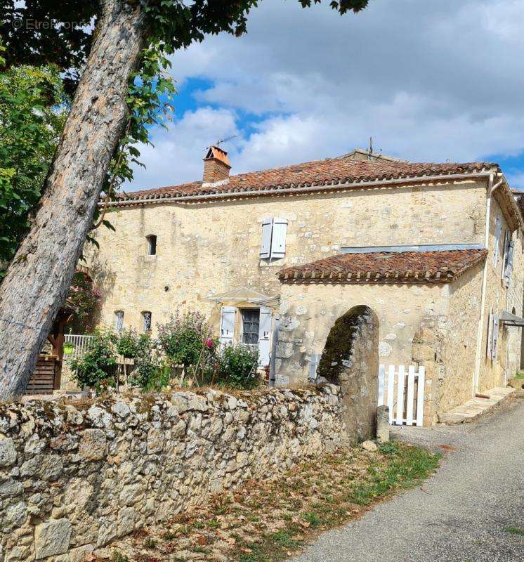 Maison à CASTERA-VERDUZAN