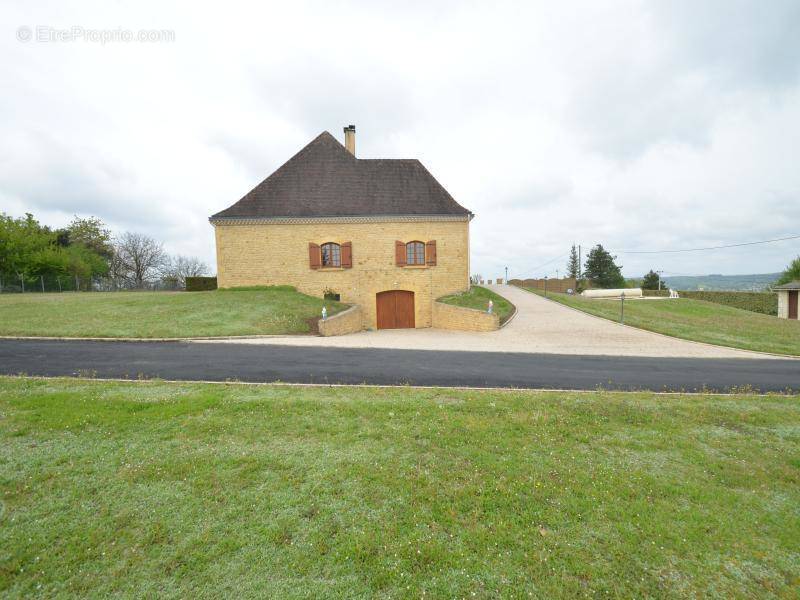 Maison à MONTREM