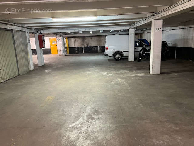 Parking à PARIS-13E