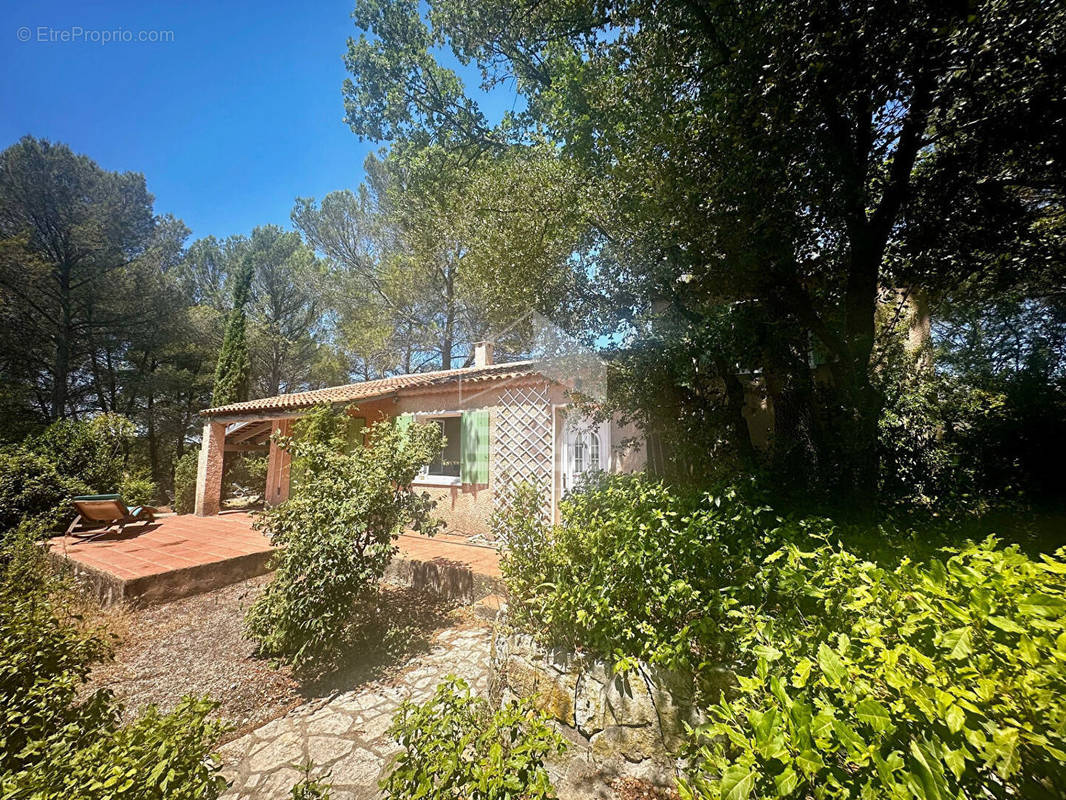 Maison à CHATEAUNEUF-LE-ROUGE