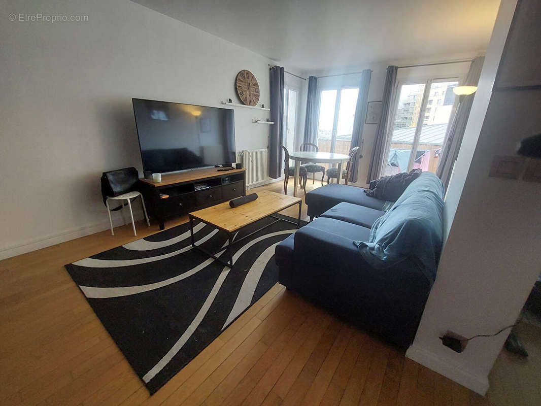 Appartement à COURBEVOIE