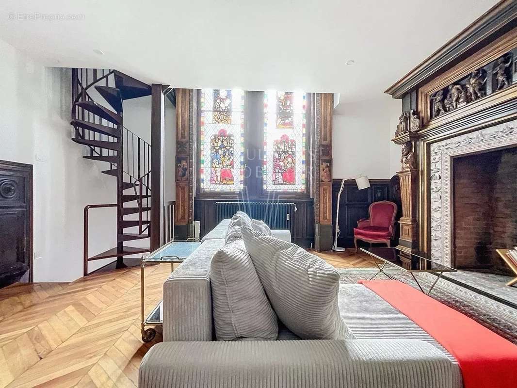 Appartement à PARIS-17E