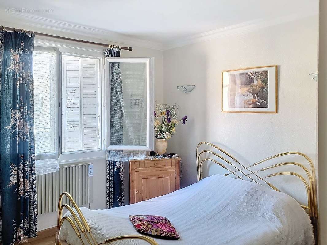 Appartement à LAMALOU-LES-BAINS