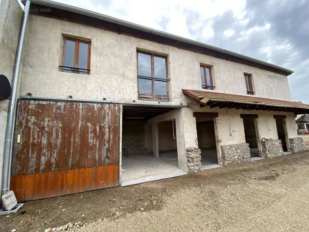 Maison à VER-SUR-LAUNETTE