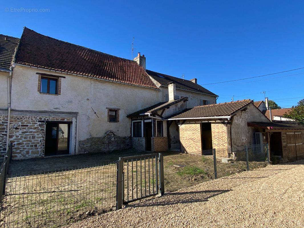 Maison à VER-SUR-LAUNETTE