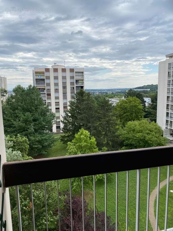 Appartement à SAINT-GENIS-LAVAL