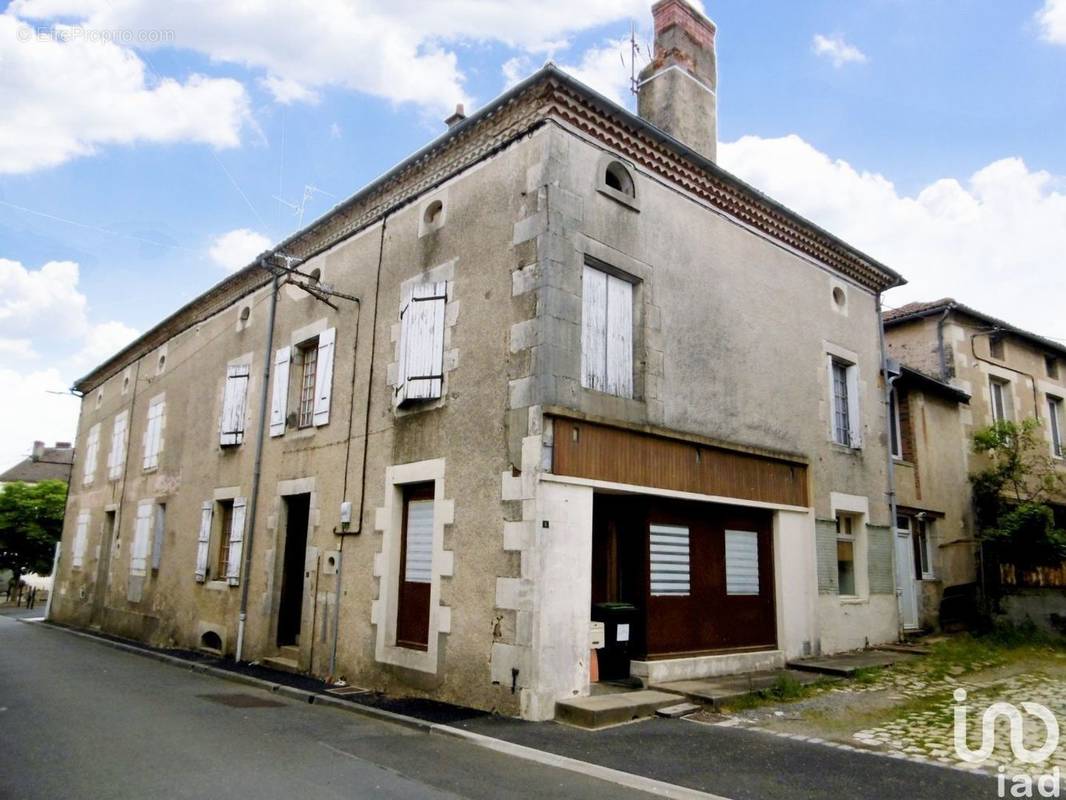 Photo 1 - Maison à BUSSIERE-POITEVINE