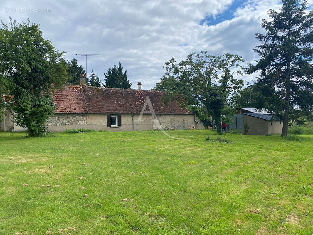 Maison à DUN-LE-POELIER