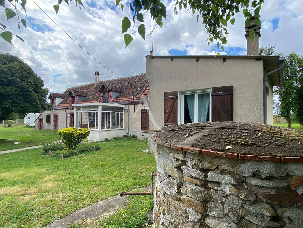 Maison à DUN-LE-POELIER