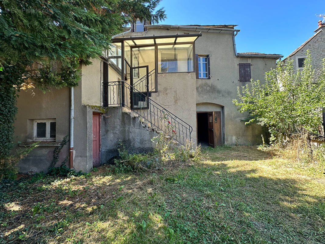 Maison à AGEN-D&#039;AVEYRON