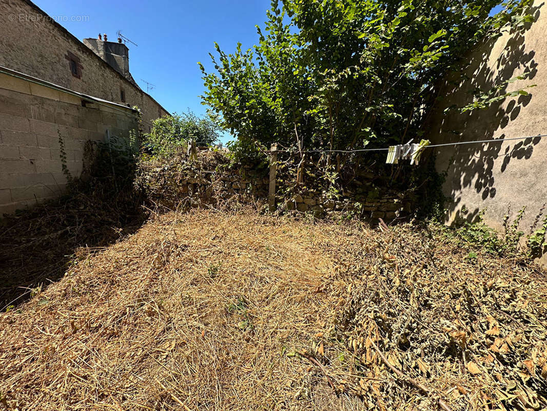 Maison à AGEN-D&#039;AVEYRON