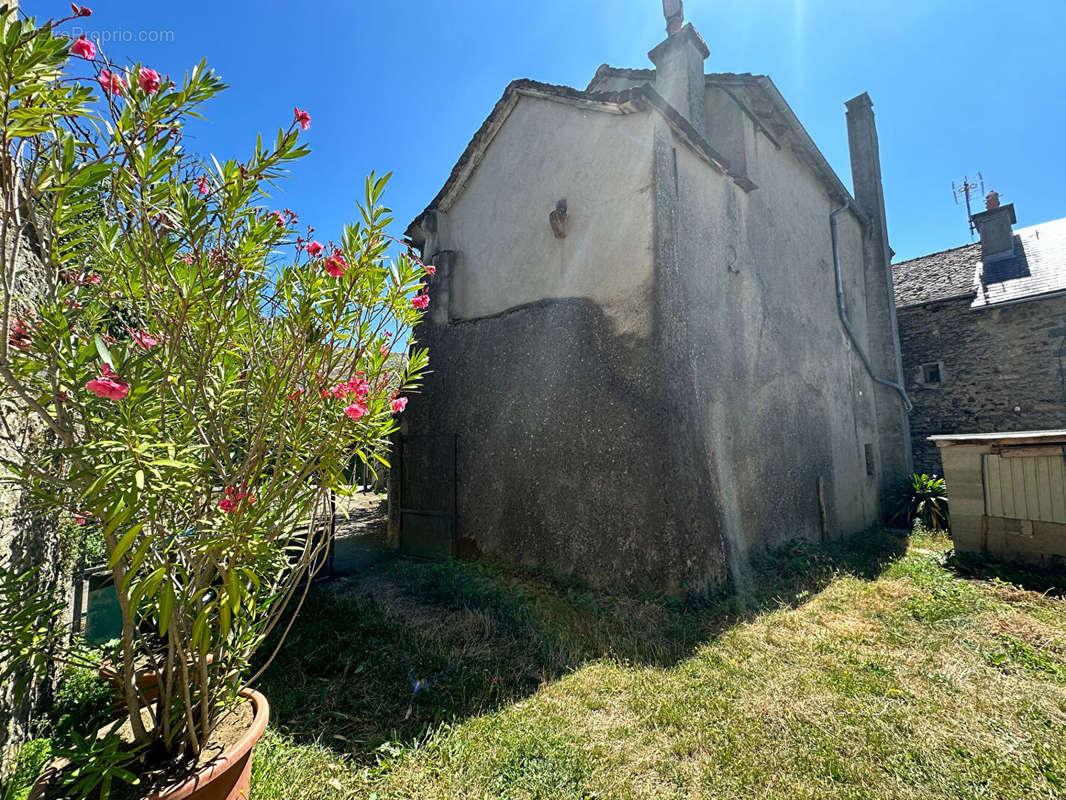 Maison à AGEN-D&#039;AVEYRON