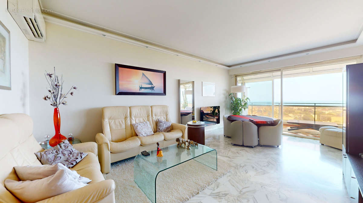 Appartement à VILLENEUVE-LOUBET