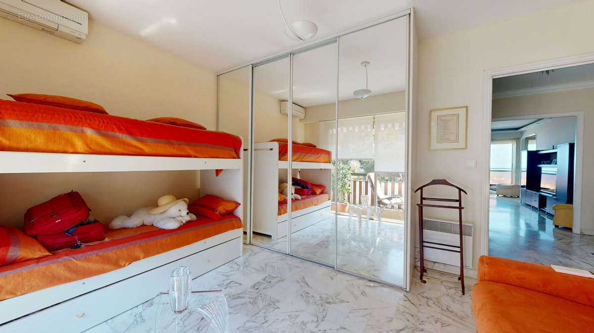 Appartement à VILLENEUVE-LOUBET