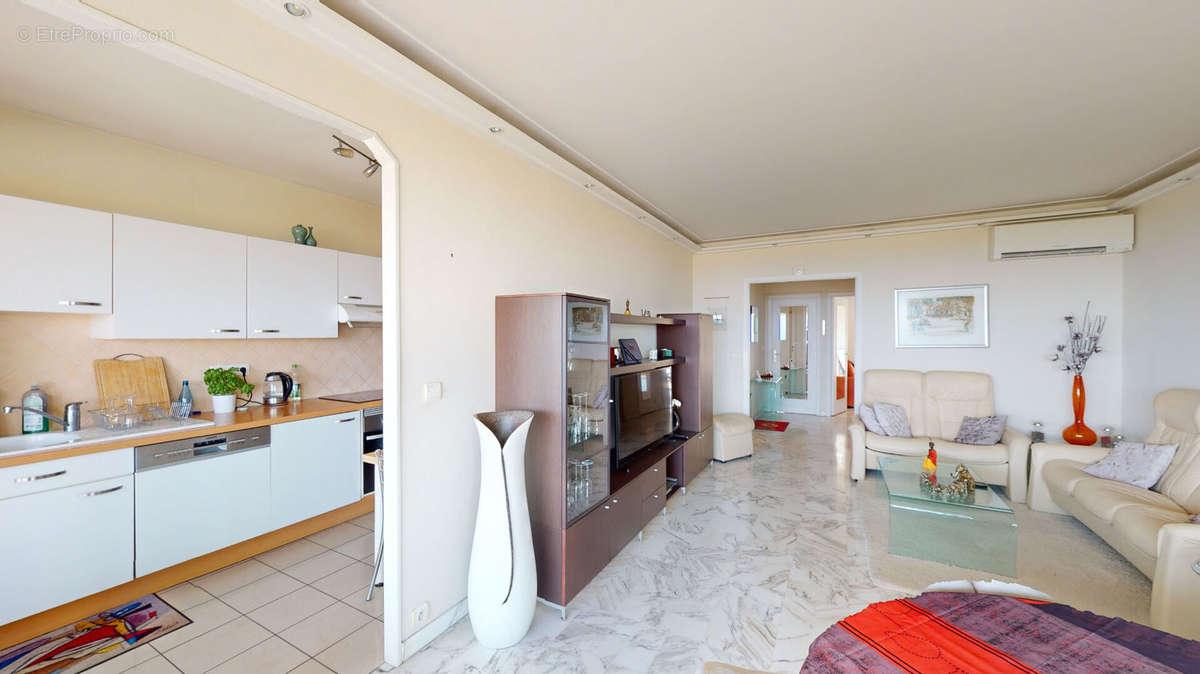 Appartement à VILLENEUVE-LOUBET