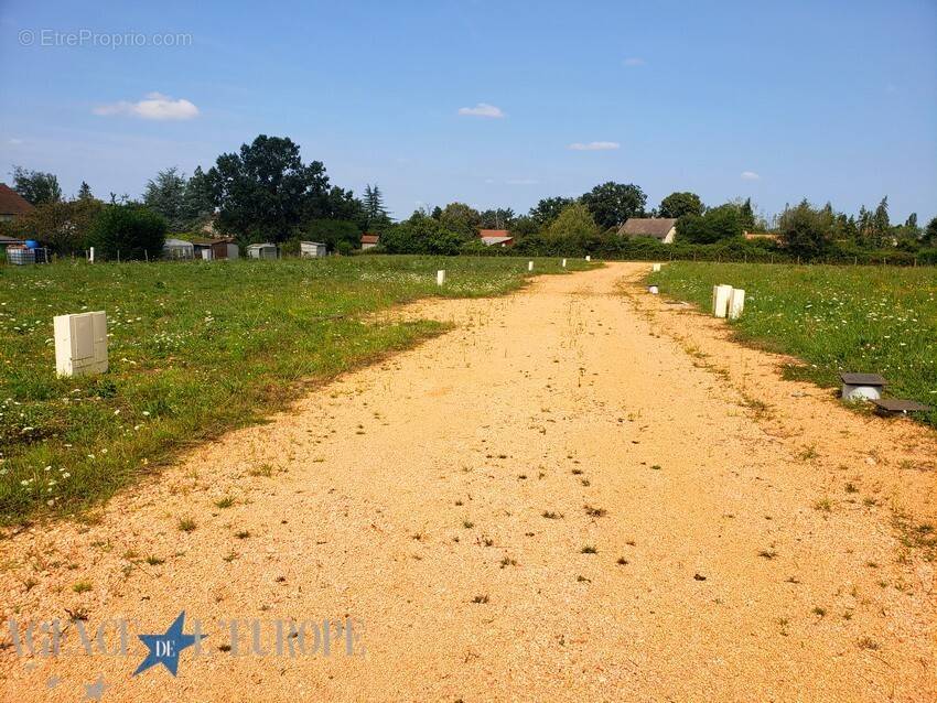 Terrain à VENDAT