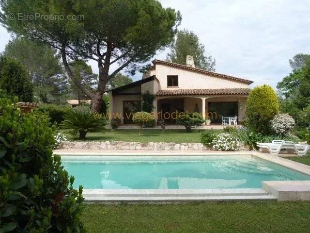 Maison à ROQUEFORT-LES-PINS