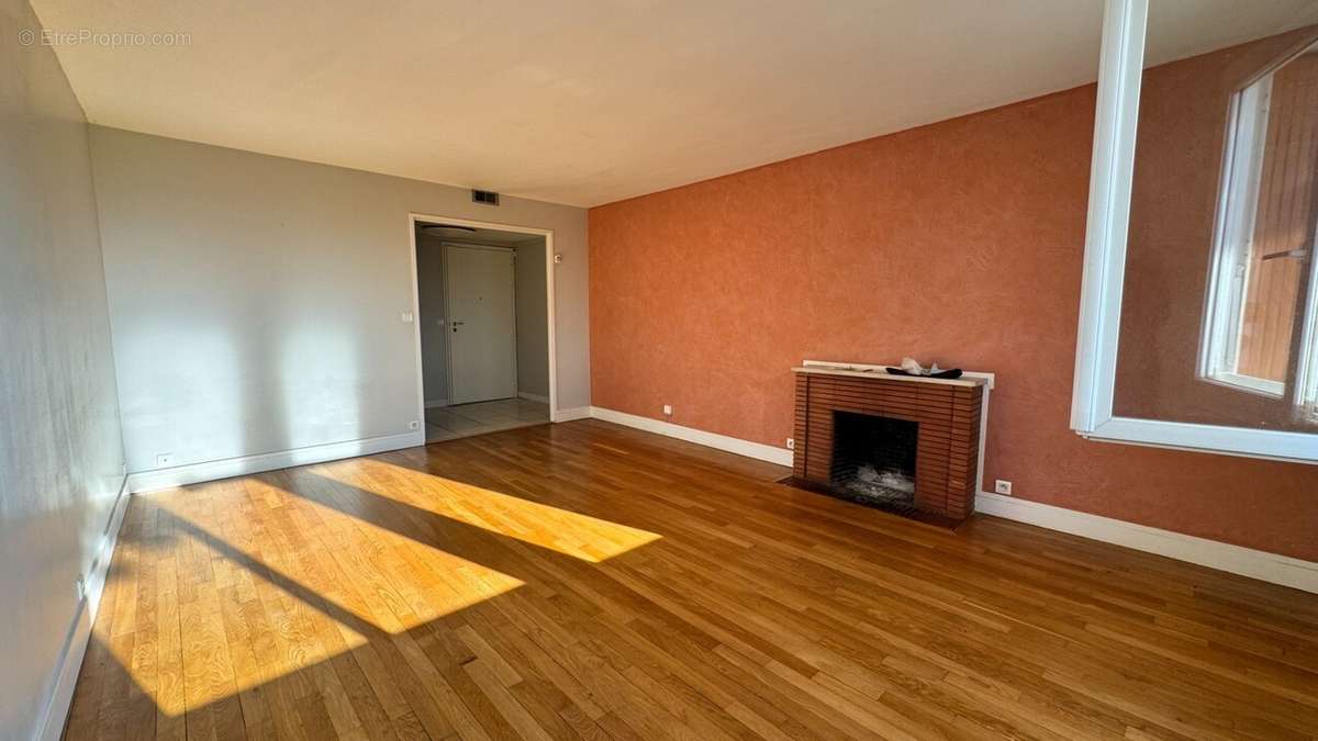 Appartement à SURESNES