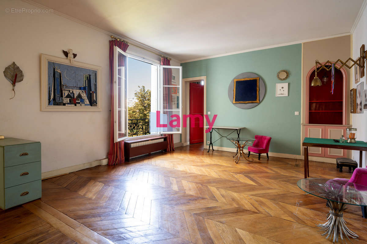 Appartement à PARIS-16E