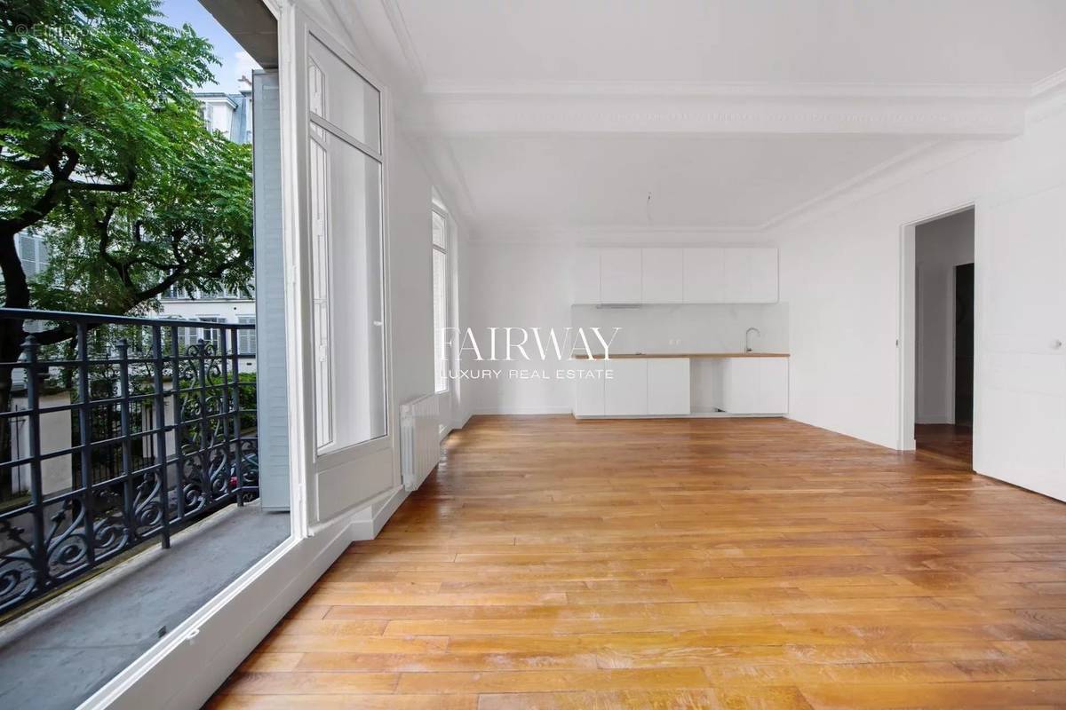 Appartement à PARIS-17E