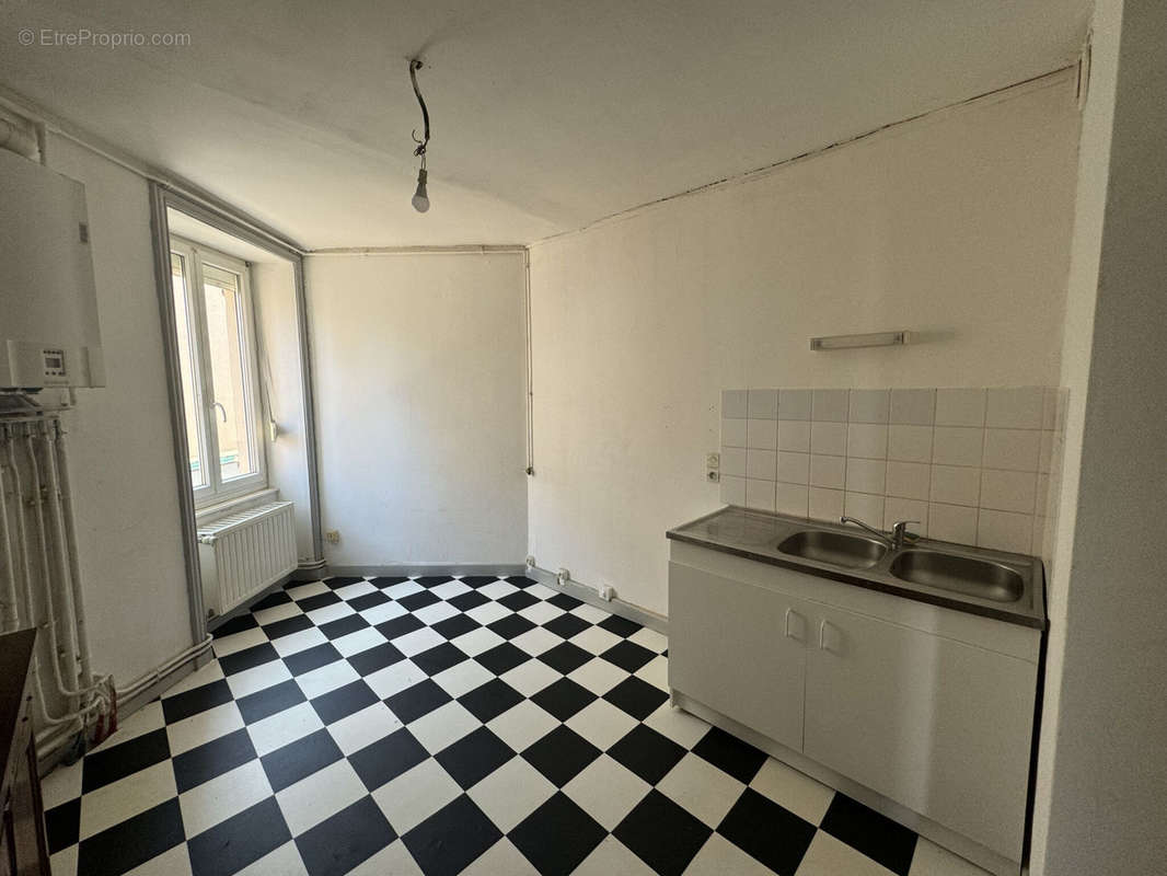 Appartement à AMPLEPUIS