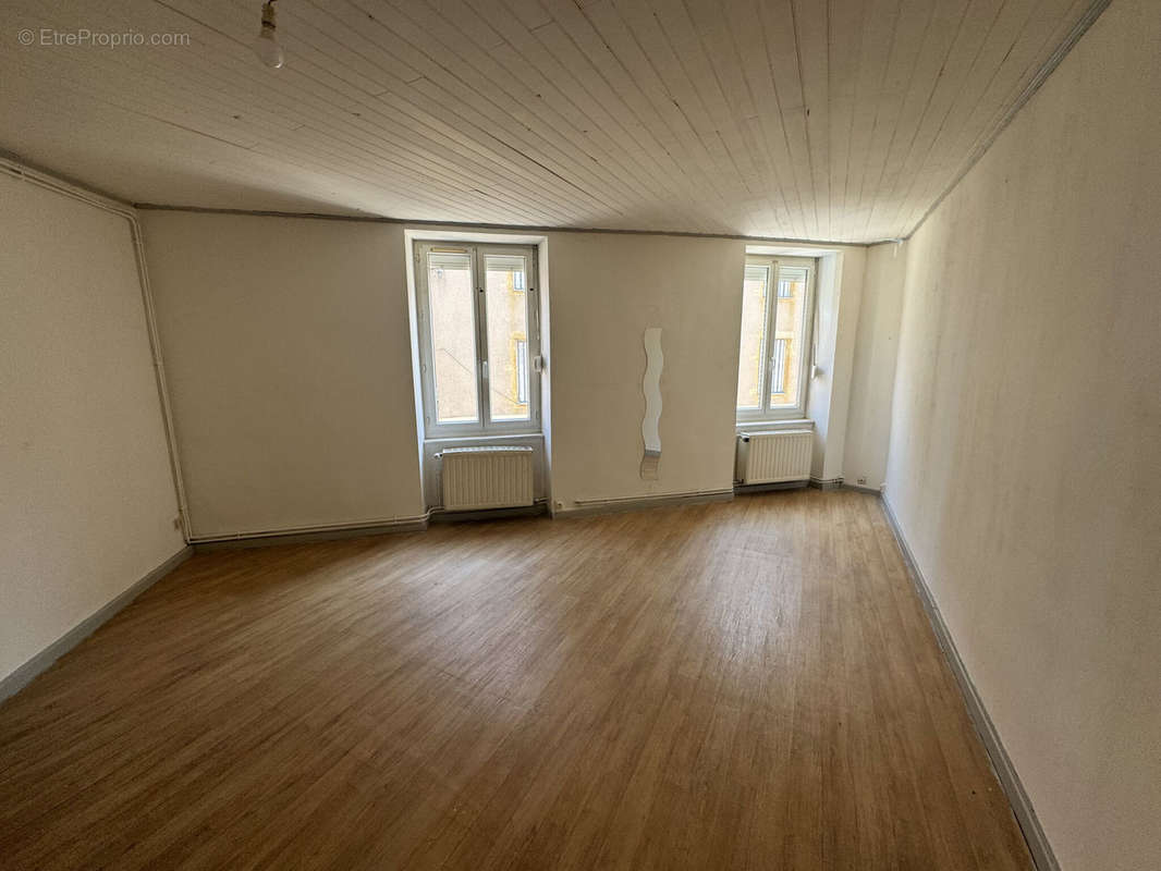 Appartement à AMPLEPUIS