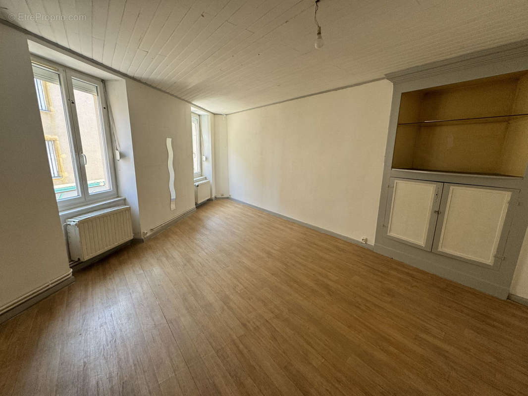 Appartement à AMPLEPUIS