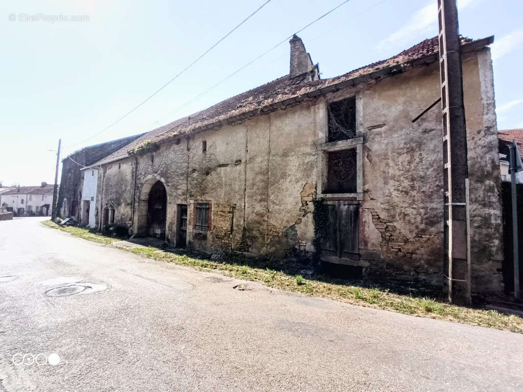 Maison à FONTAINE-FRANCAISE