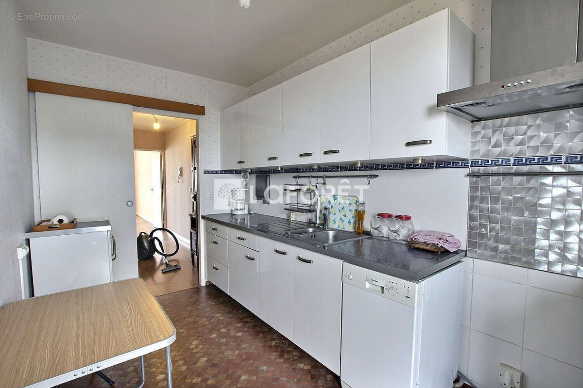 Appartement à COURBEVOIE