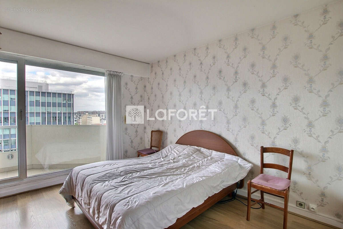 Appartement à COURBEVOIE