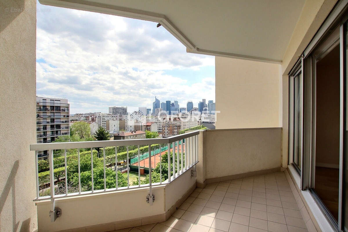 Appartement à COURBEVOIE