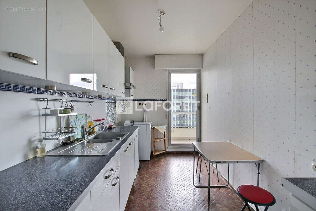 Appartement à COURBEVOIE