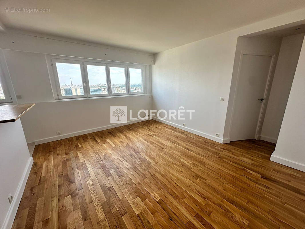 Appartement à COURBEVOIE