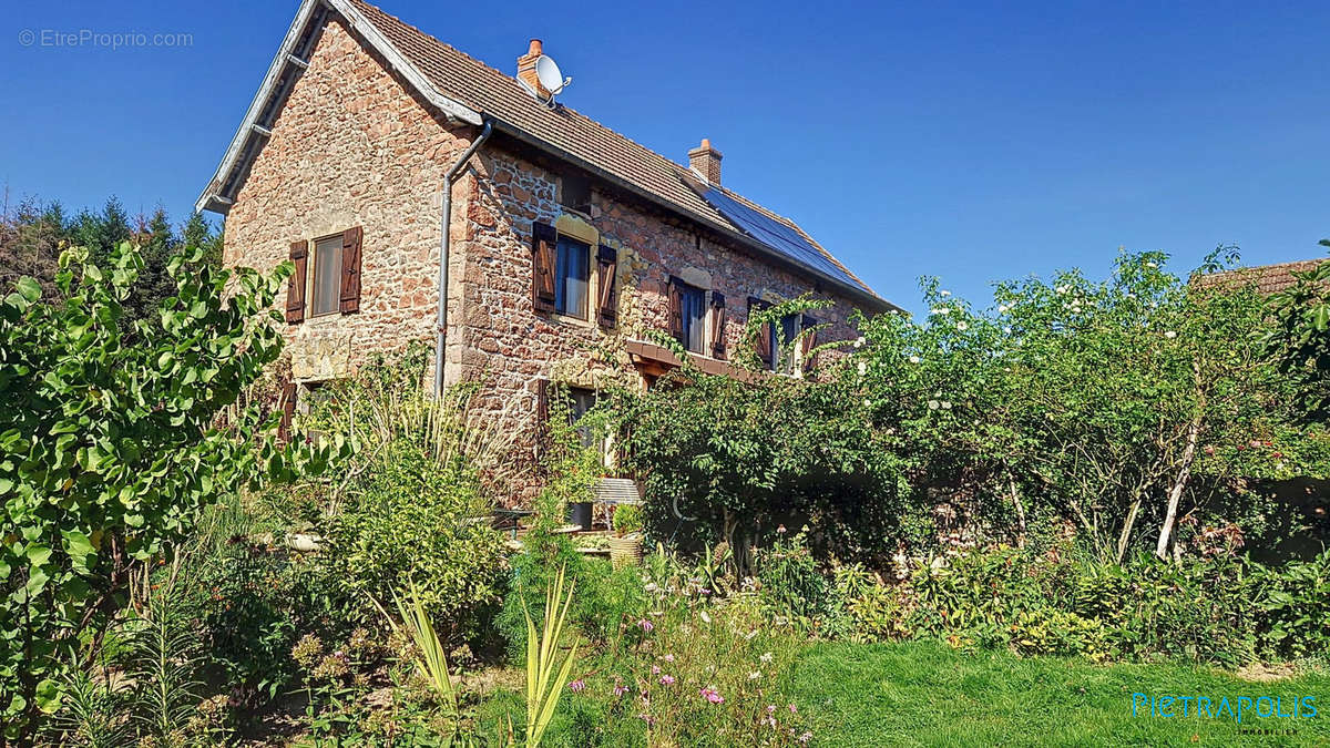 Maison à LA CLAYETTE