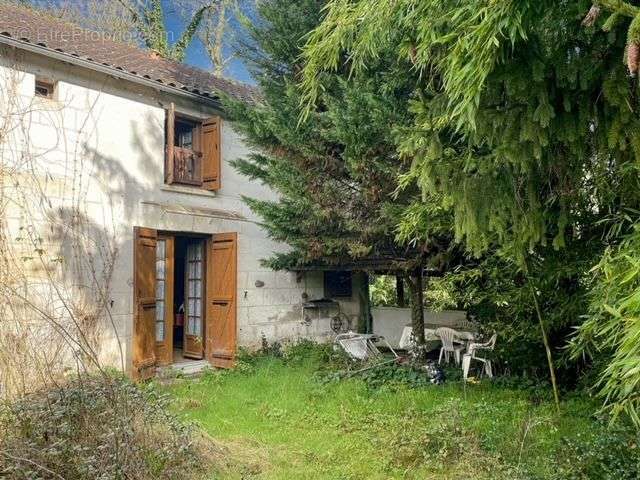 Maison à MANZAC-SUR-VERN