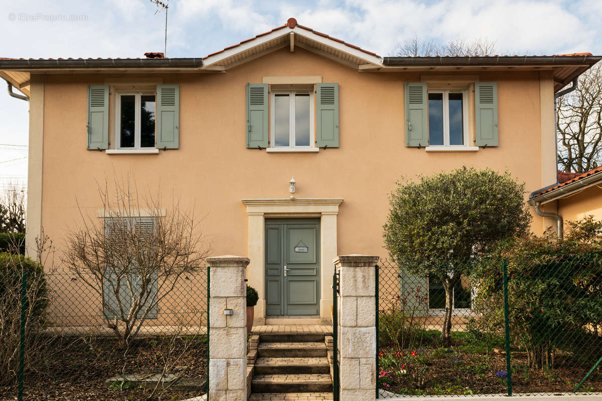 Maison à SAINTE-FOY-LES-LYON