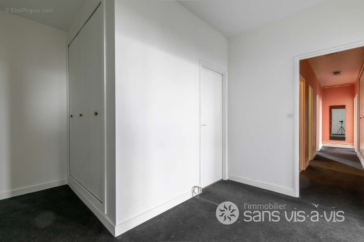 Appartement à COURBEVOIE