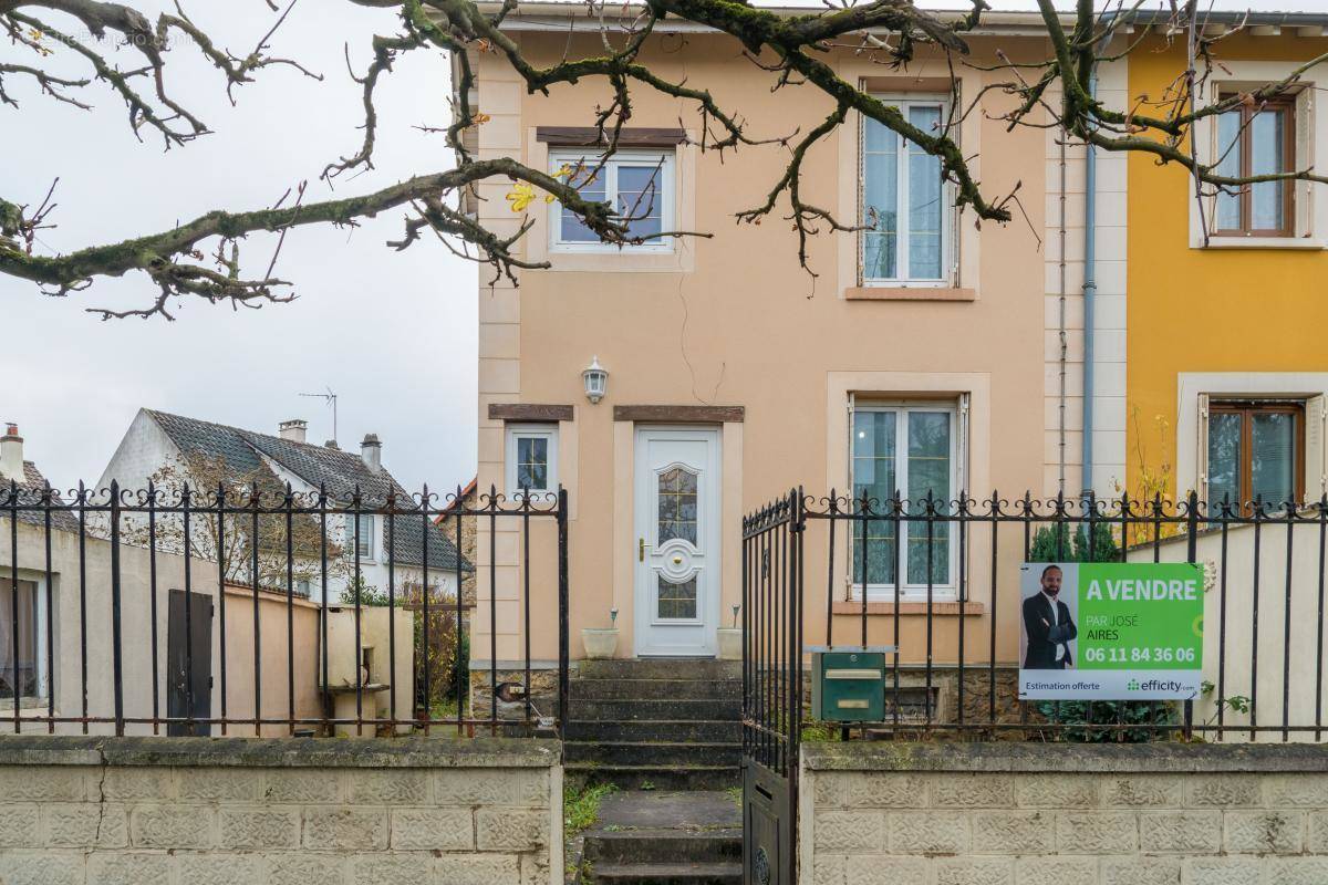 Maison à VILLENEUVE-LE-ROI