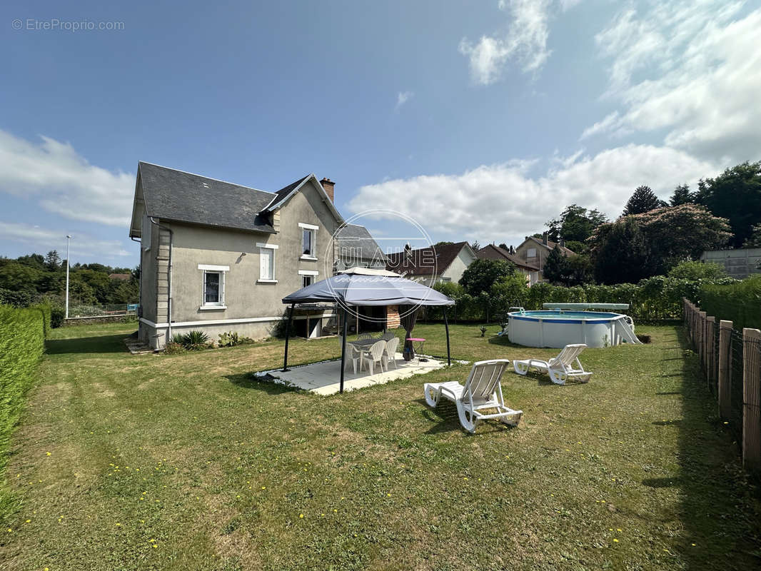 Maison à SAINT-YRIEIX-LA-PERCHE