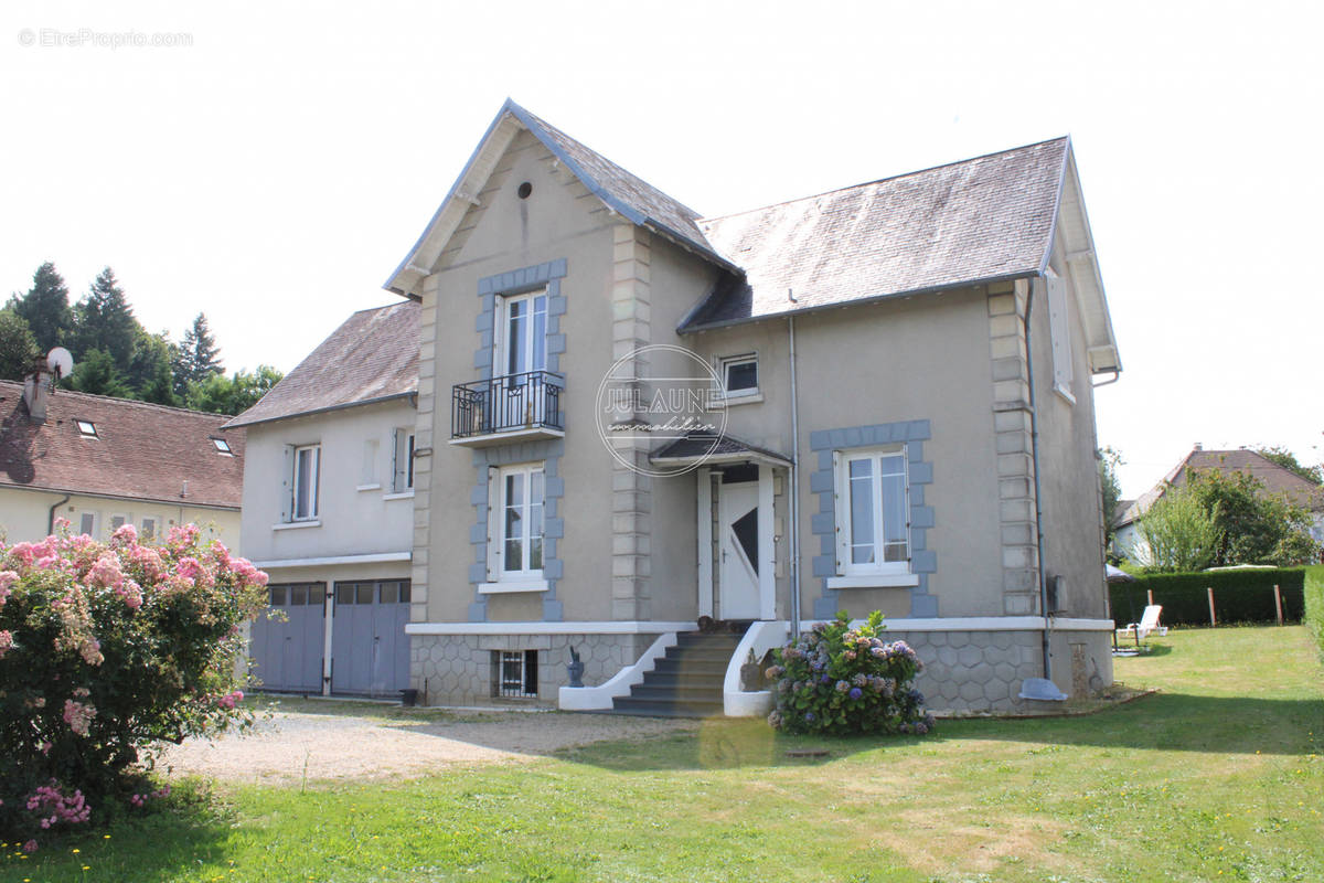 Maison à SAINT-YRIEIX-LA-PERCHE