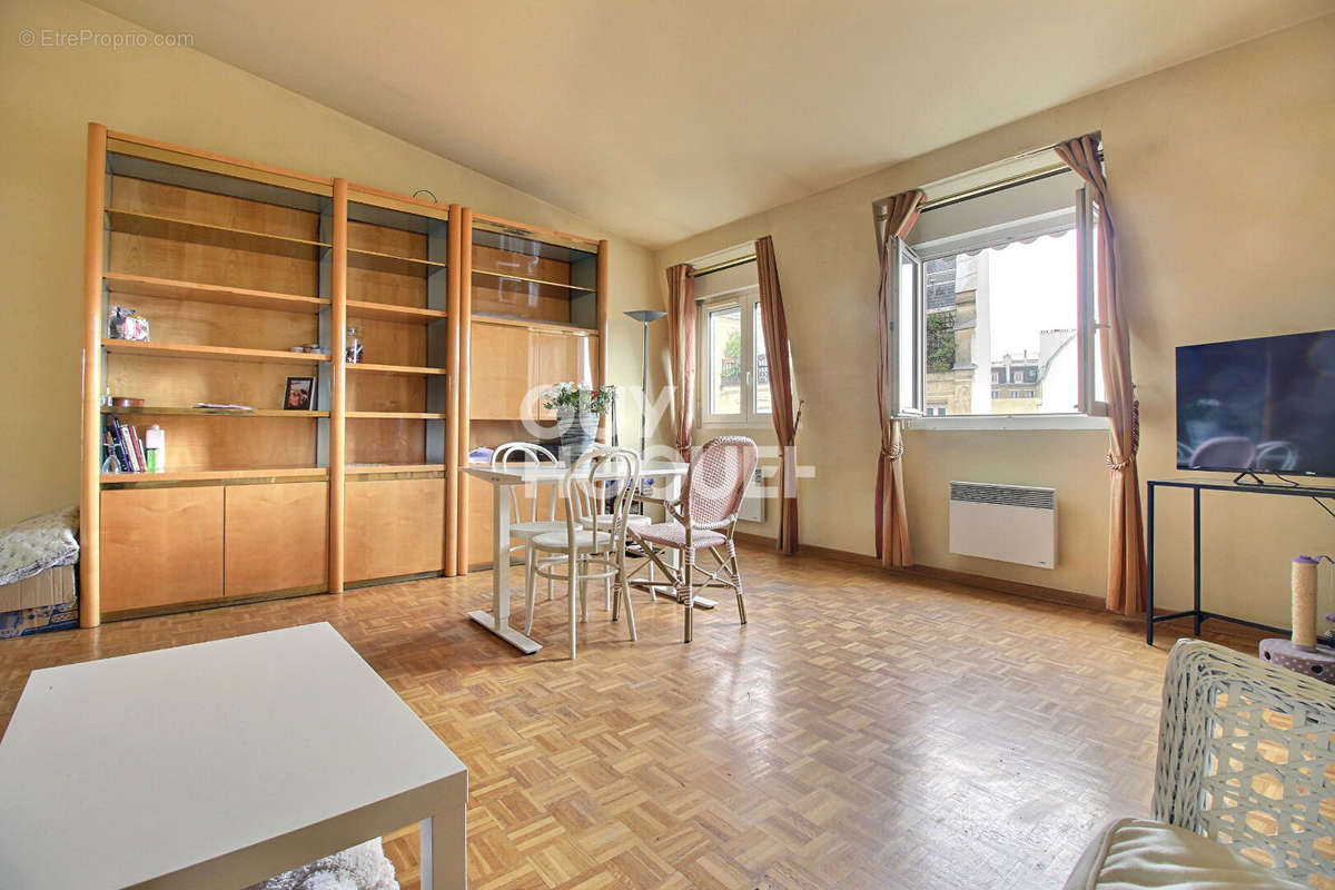 Appartement à PARIS-9E