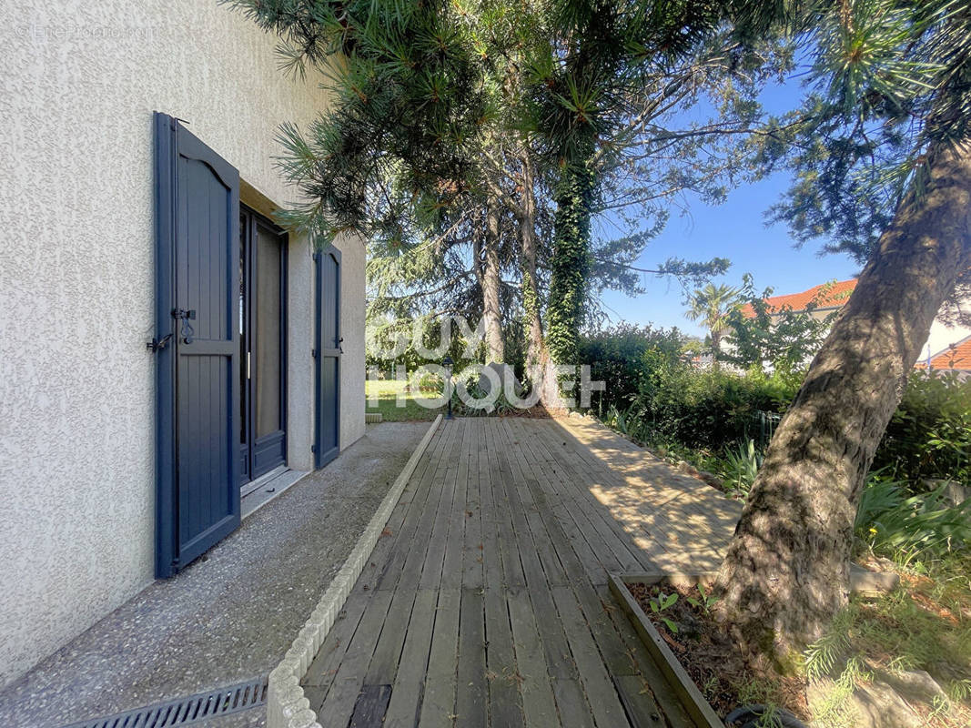 Maison à CHATEAUNEUF