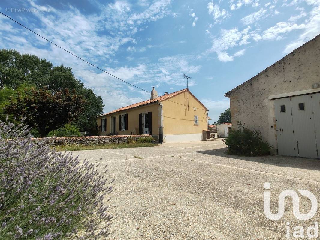 Photo 1 - Maison à SAINTE-RADEGONDE-DES-NOYERS