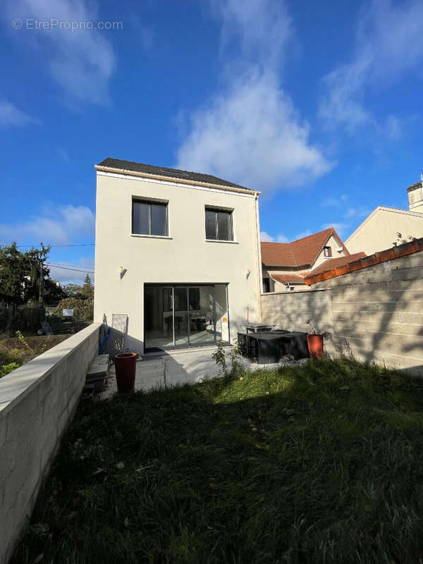 Maison à SARTROUVILLE