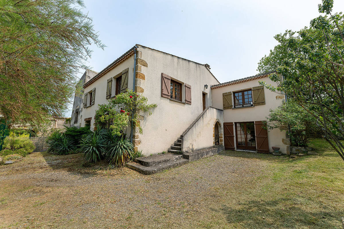 Maison à VIC-LE-COMTE